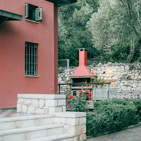 La Casa Rossa * Áyios Nikítas