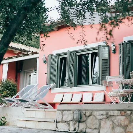 La Casa Rossa * Áyios Nikítas