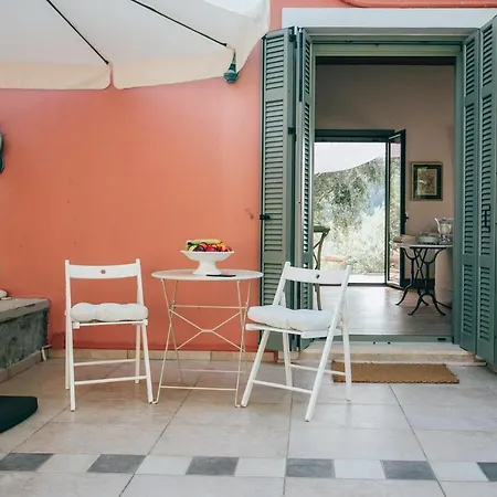 La Casa Rossa * Áyios Nikítas