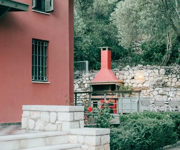 La Casa Rossa * Áyios Nikítas